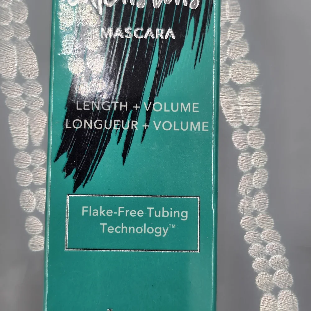 T•h•r•i•v•e Cosmetics Lash Exrending Mascara with Tubing Technology